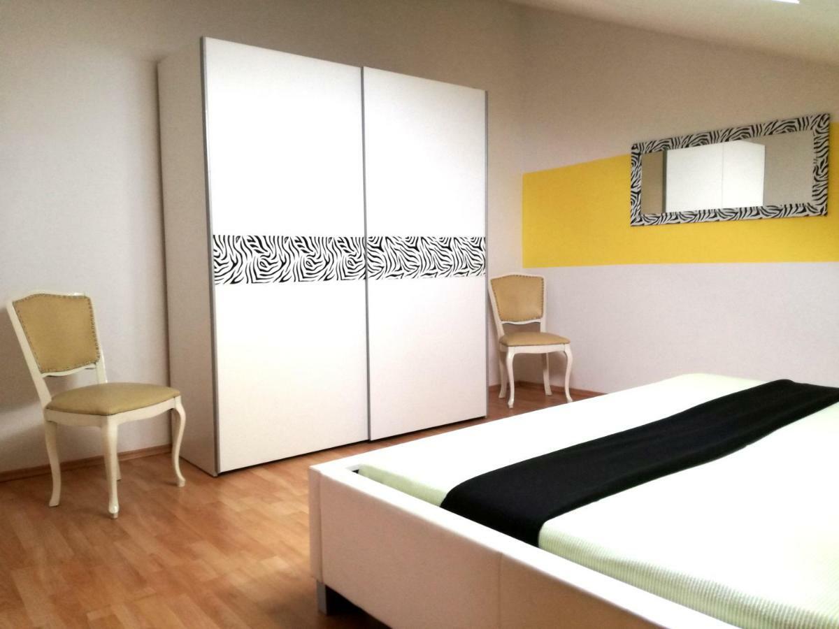 Apartments Suzi Crikvenica Bagian luar foto